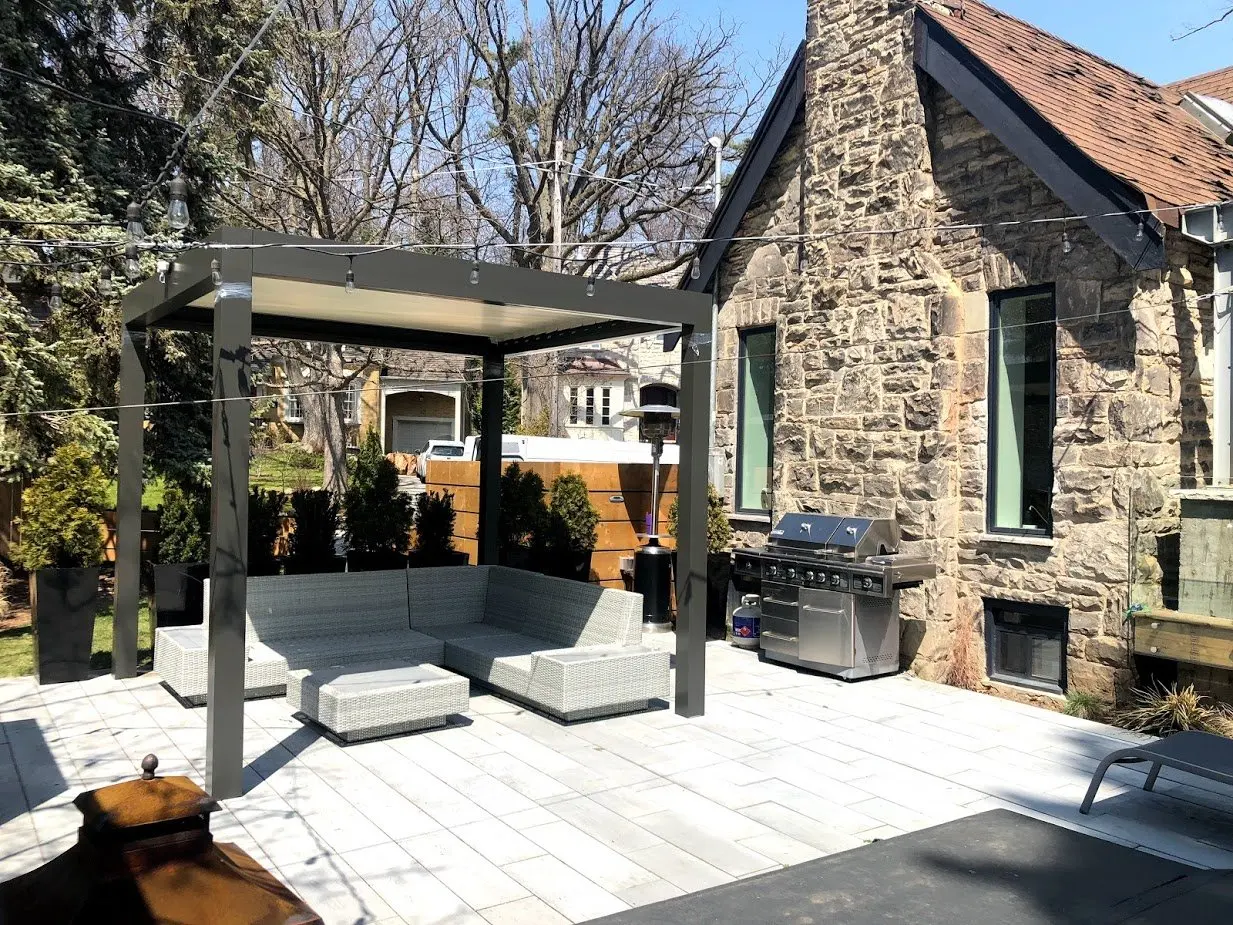 White Flat Remote Controlled Automatic Aluminum Louver Roof Pergola