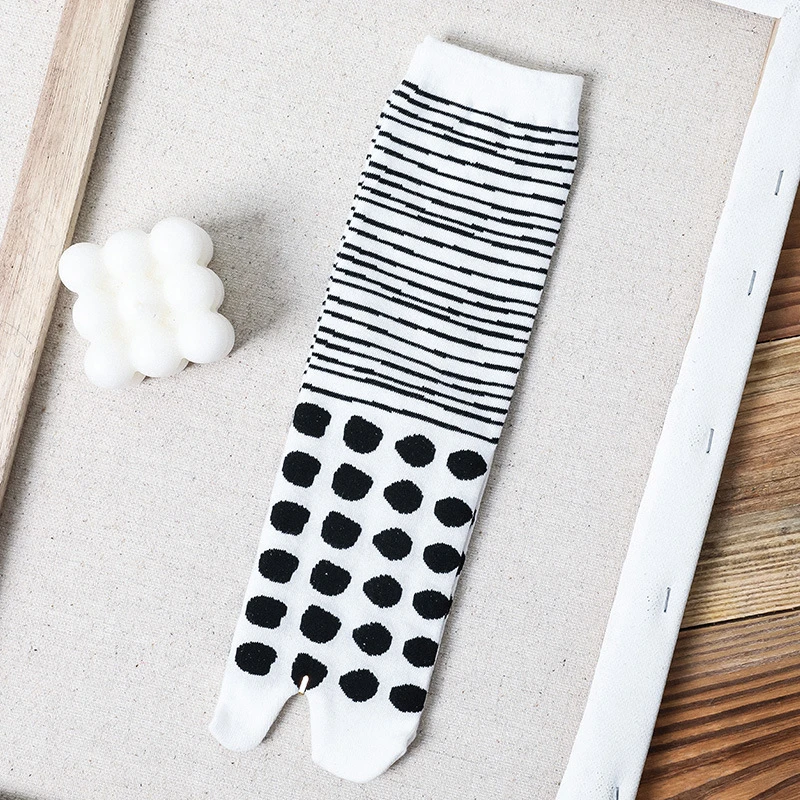 2024 New Mens Socks Men Cotton Thick Japanese Style Kimono Flip Flop Sandal Split Clogs Two Toe Tabi Geta Socks With Print Drew
