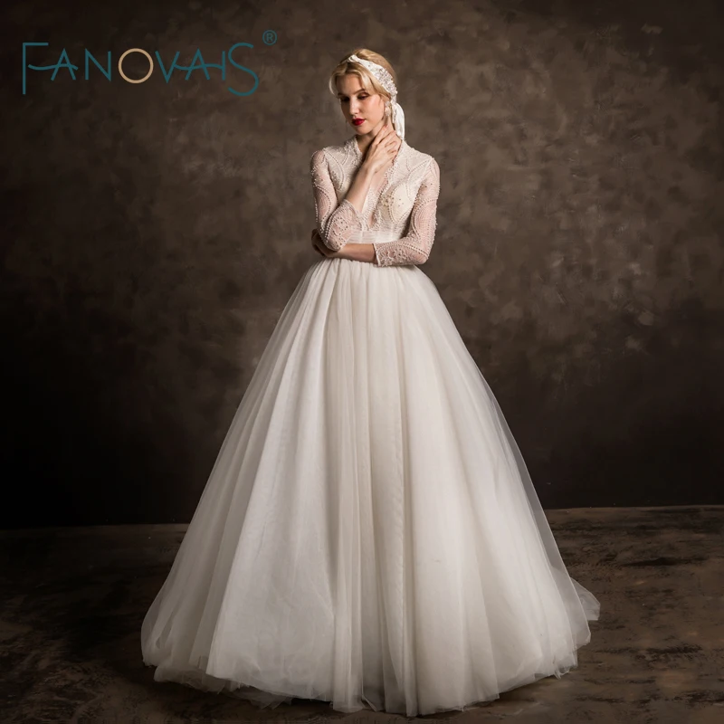 

Vintage Lace Wedding Dresses V Neck Long Sleeves A Line Wedding Gowns gelinlik Bride Dress Pearls Bridal Gown vestido de noiva