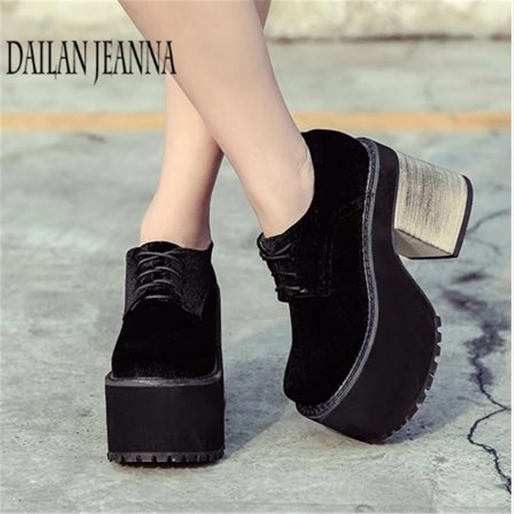 

2019 Europe and the British rough with thick soles thick soled boots high heeled lace punk Martin boots show shoes boots