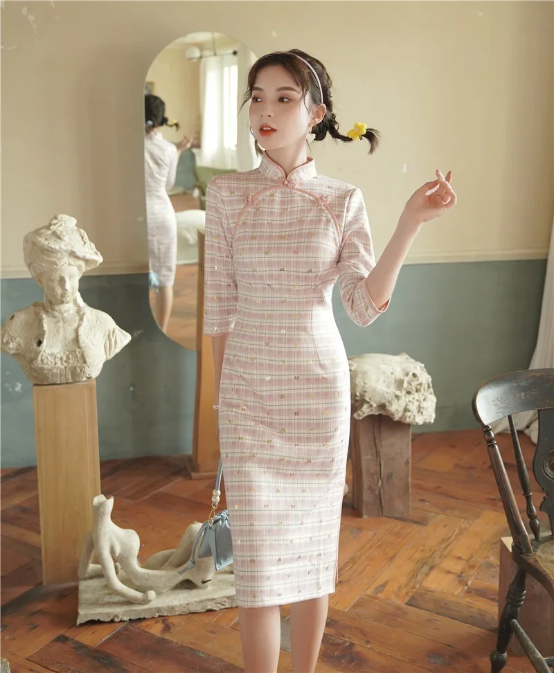 

2020 autumn and winter new round-breasted mid-length suede cheongsam dress daily banquet girl slim plaid cheongsam