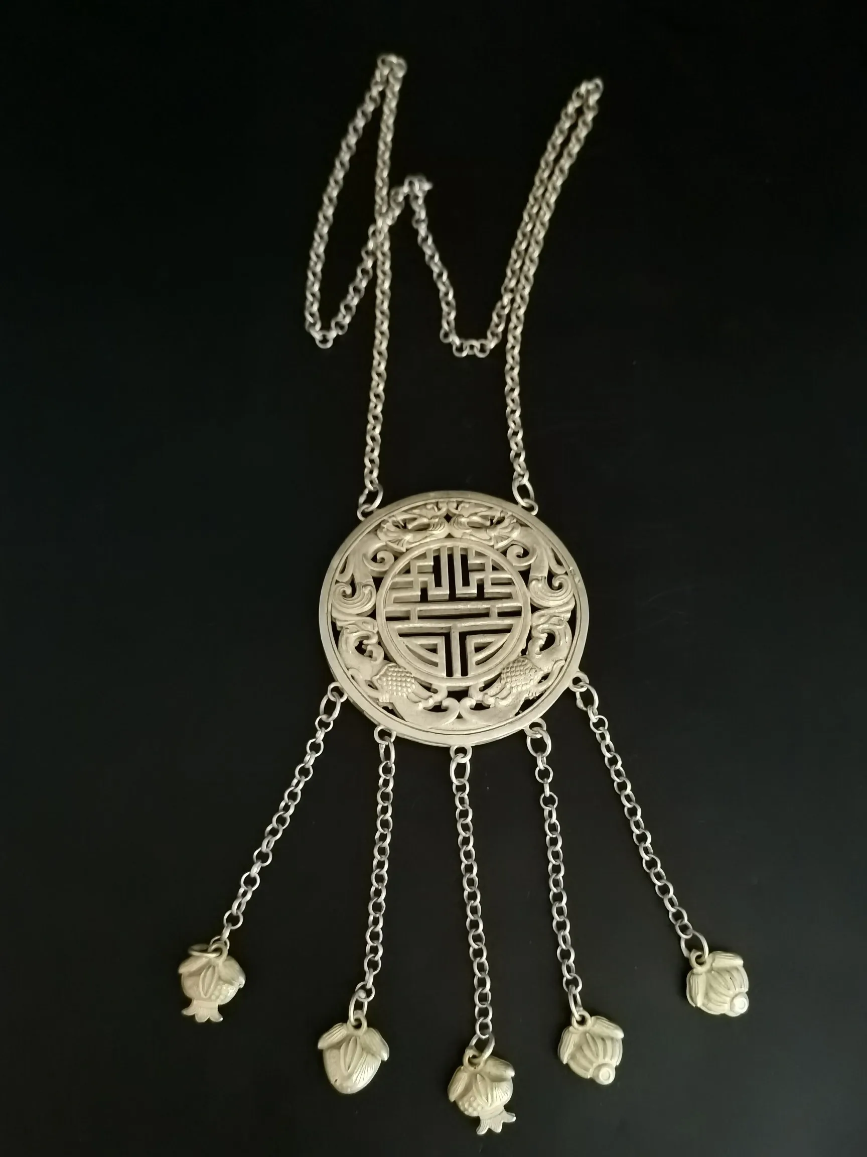 

Китайское старинное серебряное ожерелье Miao ручной работы с вырезами на удачу и долговечным замком металлическое украшение ручной работы