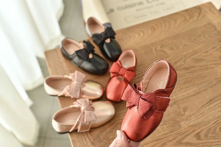 Детская повседневная обувь из искусственной кожи с большим бантом; водонепроницаемая обувь принцессы; сезон весна-осень; Модная элегантная обувь для девочек; Размеры 26-35