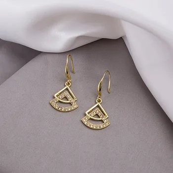 

Light Luxury Diamond Fan-shaped Earrings Delicacy Micro Pave Triangular Geometry Elegant Earrings
