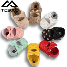 Sapatos de couro para meninos e meninas recém nascidos, calçados de berço para caminhantes com franjas e sola macia antiderrapante