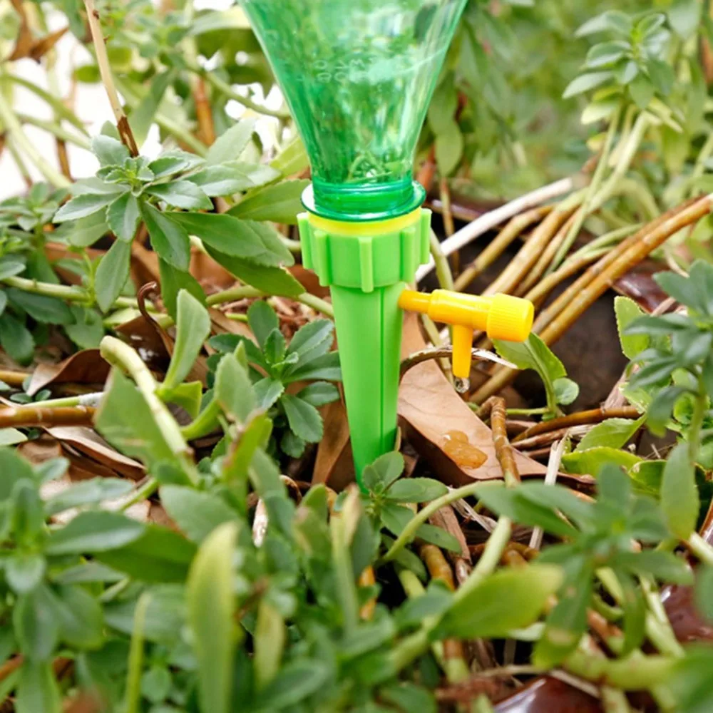 12PCS Garden Cone Spike Watering Plant Flower Waterers Bottle Irrigation System Practical Plastic Garden Cone Watering Spike