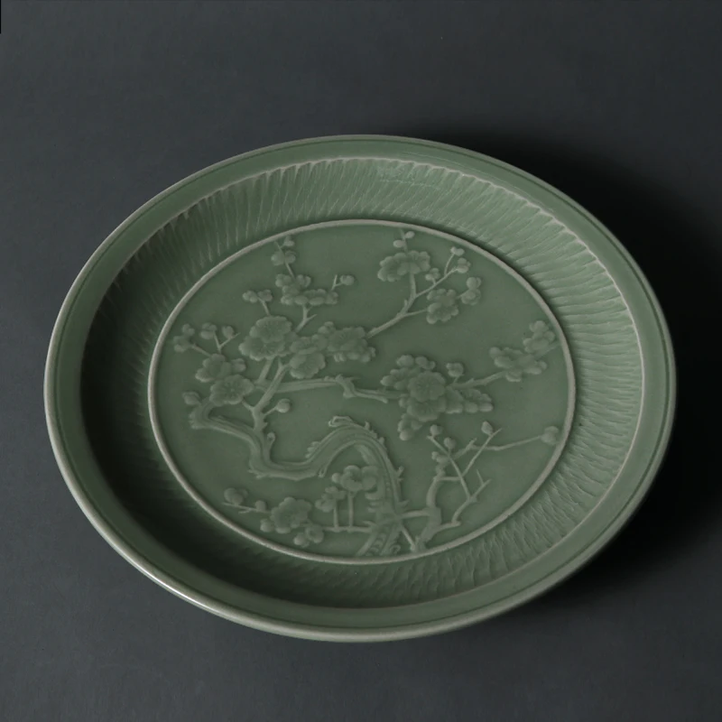 

Shanglin Lake Yue Kiln Carved Celadon Plates, Old Goods Porcelain Fornasetti Chinese Tea Ceremony Set