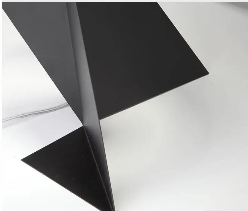 Настольная лампа современный минималистичный креативный черно-белый кованая металлическая настольная лампа спальня кабинет прикроватный рабочий оригами настольная лампа Светодиодная