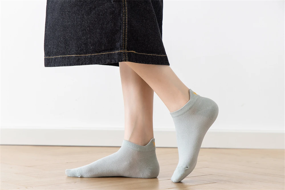 Schicke neue Damen stickerei Krone schöne Harajuku atmungsaktive retikulierte ausgehöhlte weiche Baumwoll-Mesh-Söckchen – Detail 20