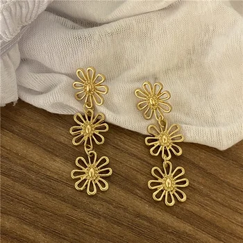 

Silver Needle High Grade Flower Earrings Long Explicit Face Thin Ear Stud New Style Normcore Style Ornament