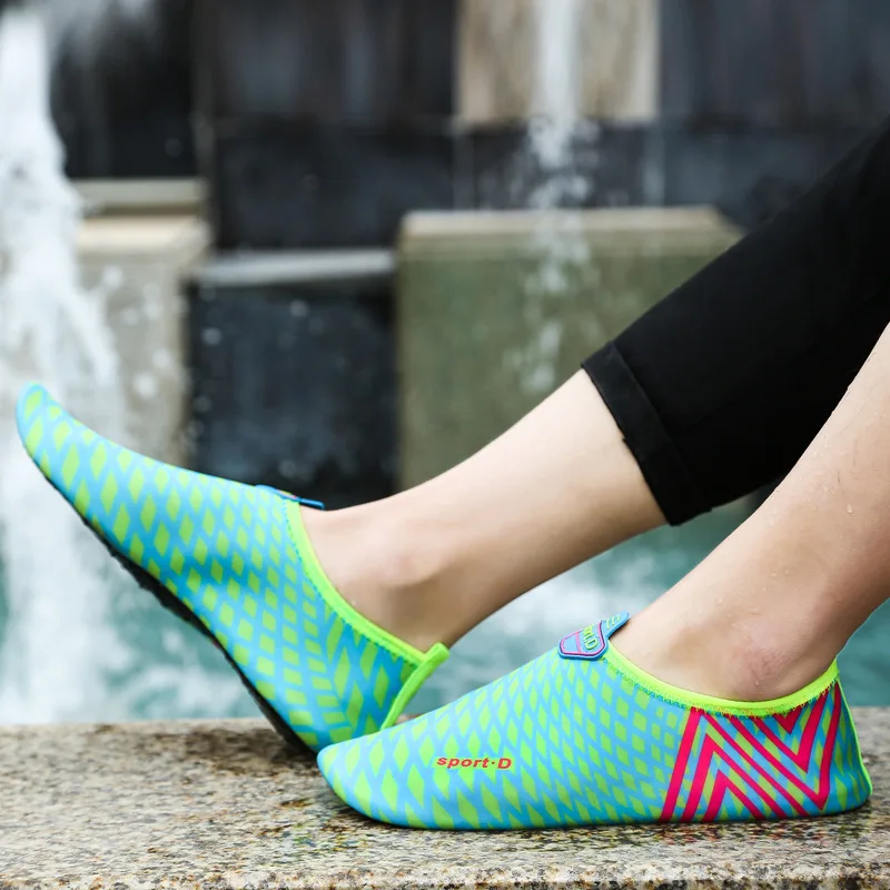 

2019 Spring And Summer New Style Swimming Shoes Men's Couples Upstream Shoes Outdoor Fashion Sandals Women's Diving a Generation