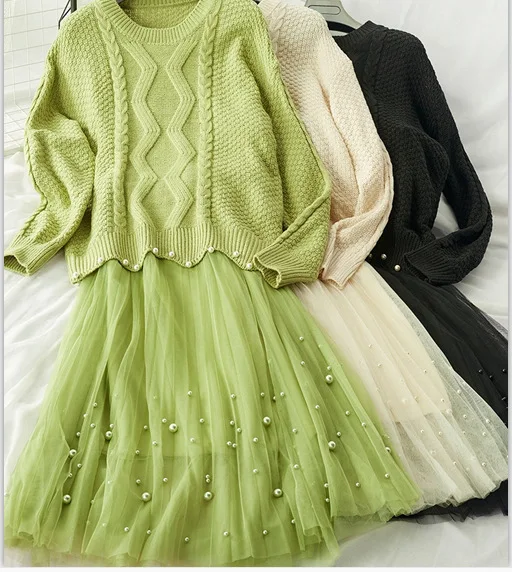 

Sweet Hipster Crew Neck Loose-Fit Beads Scallop Trim Sweater + Solid Color Beads Gauze Skirt Two-Piece Set