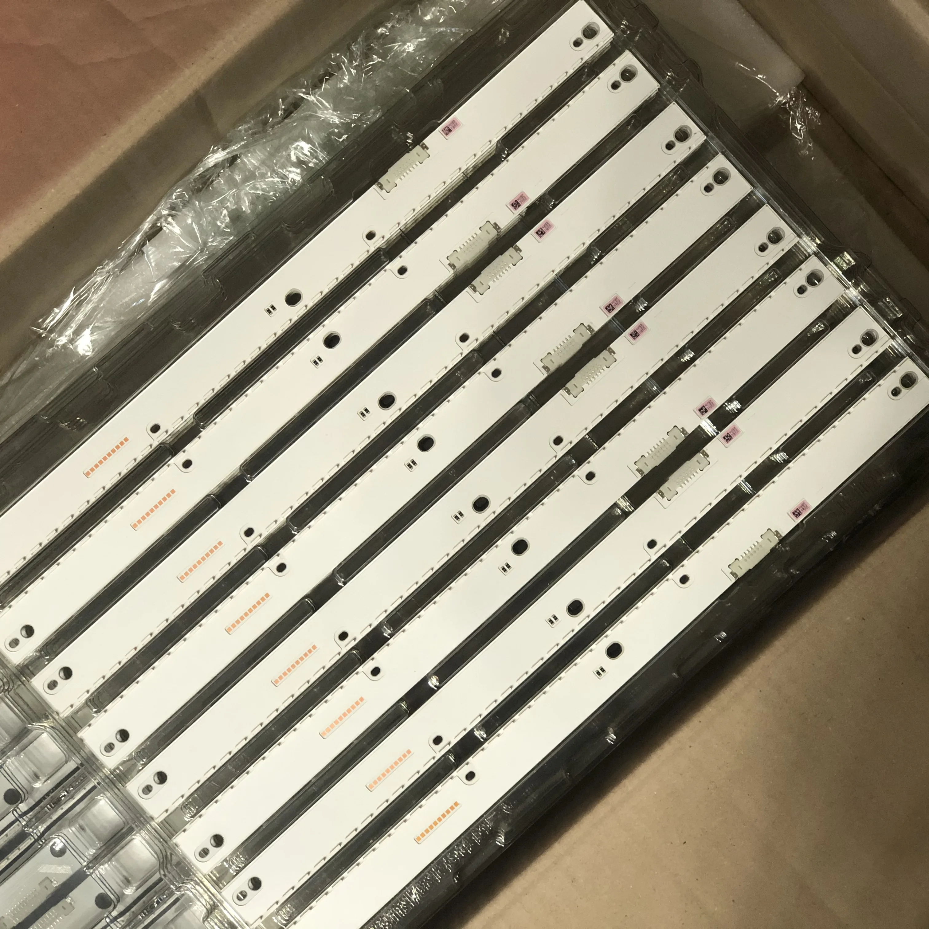 

LED Strip for UN40KU7000 UE40KU7000 UE40KU6450 UE40MU6450 UE40KU6470 UE40KU6472 UE40MU6472 V6ER_395SMA V6ER_395SMB_LED42_R2
