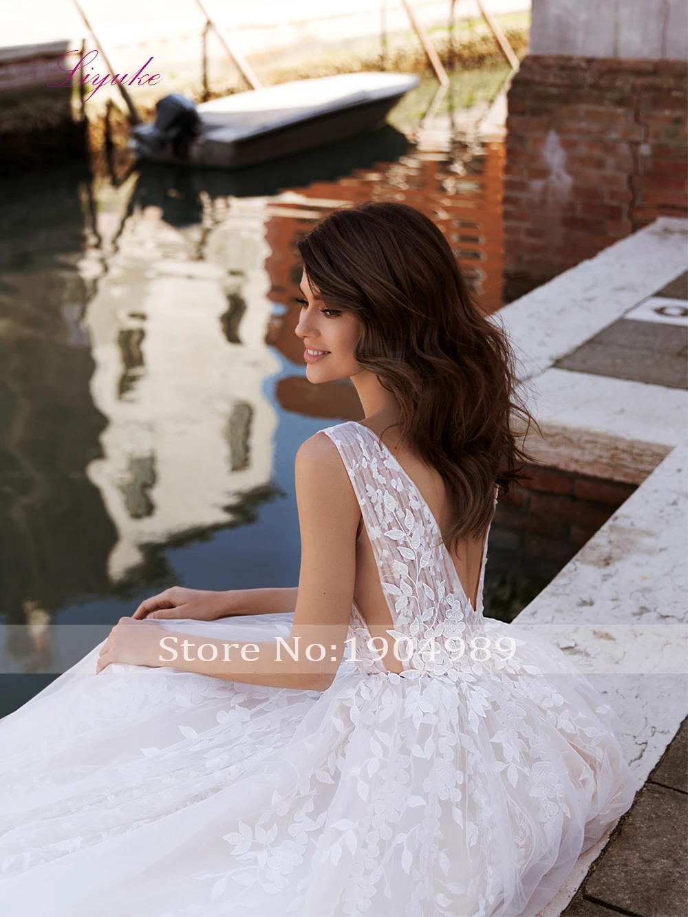 Liyuke Married Ball Gown Wedding Dress V-neck Lace Appliques Princess Cute Bridal Tank Sleeveless Backless Sweep Floor