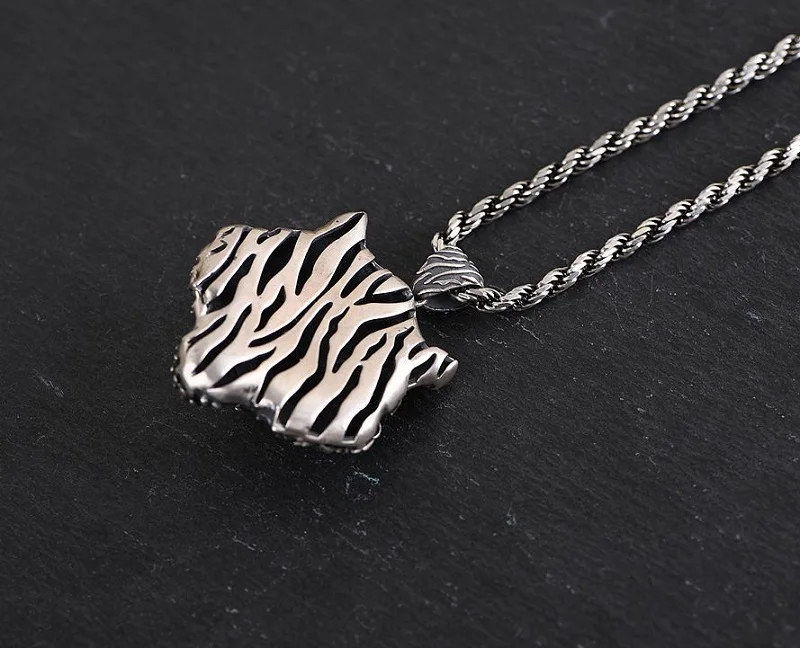 silver-tiger-pendant001E