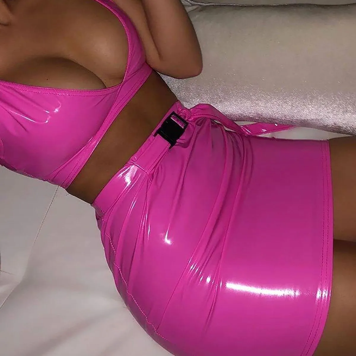 Ярко-розовый комплект из искусственной кожи, сексуальный комплект из двух предметов: топ и юбка с пряжкой, юбки с высокой талией, модная Клубная одежда