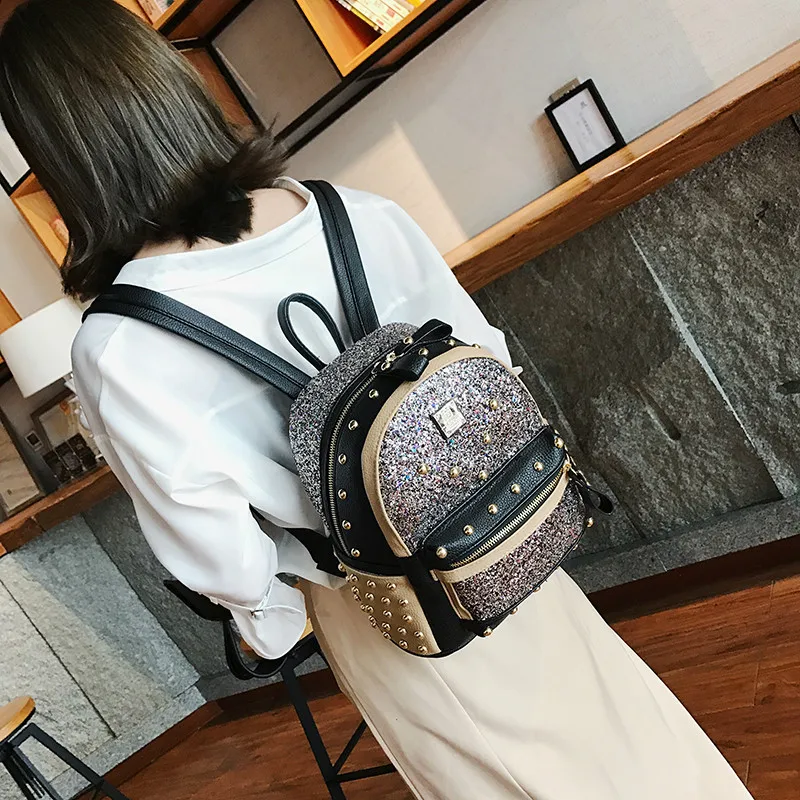 

Backpack Women 2019 New Korean Version of The Wild Tide Fashion Sequins Temperament Simple Student Rivet Travel Backpack Bolsos