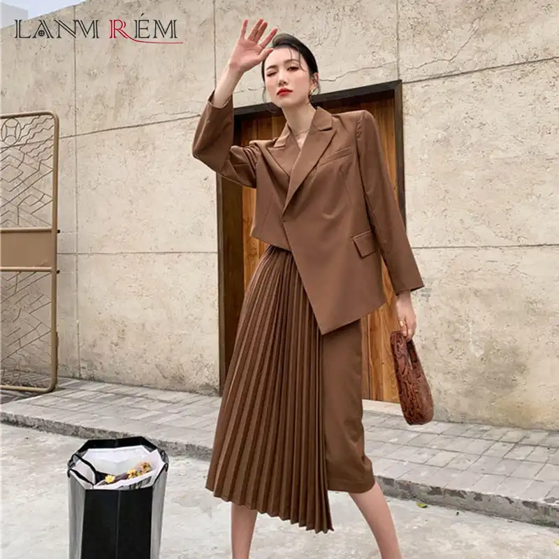 saia plissada com blazer