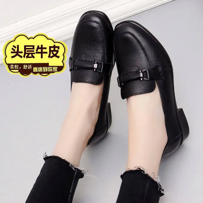

Spring WOMEN'S Shoes Flat Anti-slip Mom Shoes Middle-aged Women Shoes Comfortable Soft Bottom Middle-aged Leather Shoes