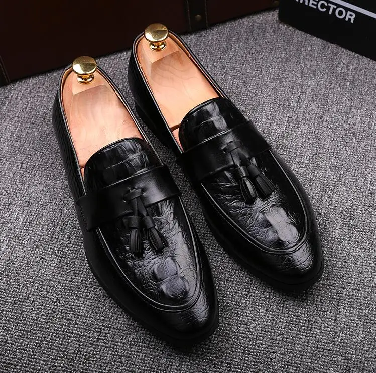 Crocodile pattern men's shoes set foot tassel pointed male embossed business casual shoes summer youth wedding shoes