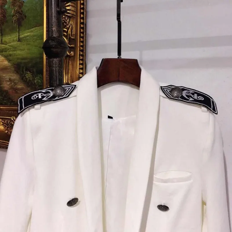 Модные мужские s Белый Блейзер Осень двубортный epoulet Вышивка Slim Fit повседневный мужской бейзер пиджак костюм жениха куртка