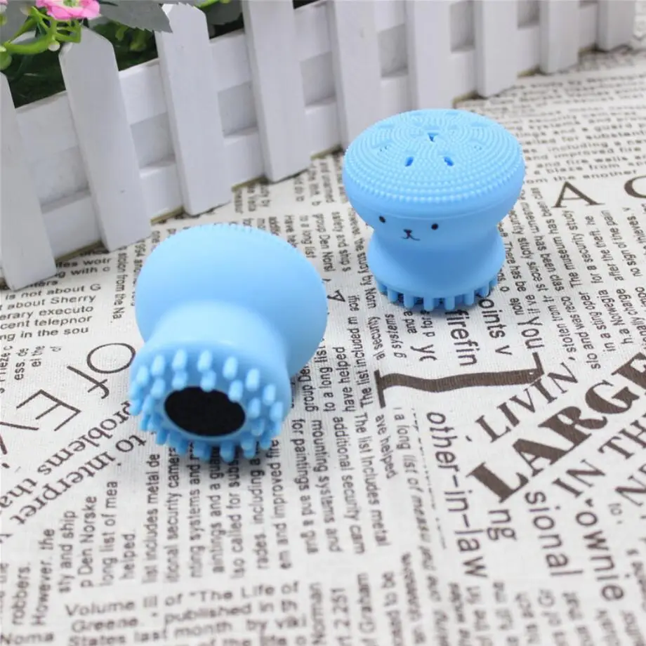 Cute Octopus Shape Silicone Face Cleaning Brush Deep Pore Cleaning Exfoliator Facial Washing Brush Skin Care tool Non- toxic - Цвет: 1pc blue