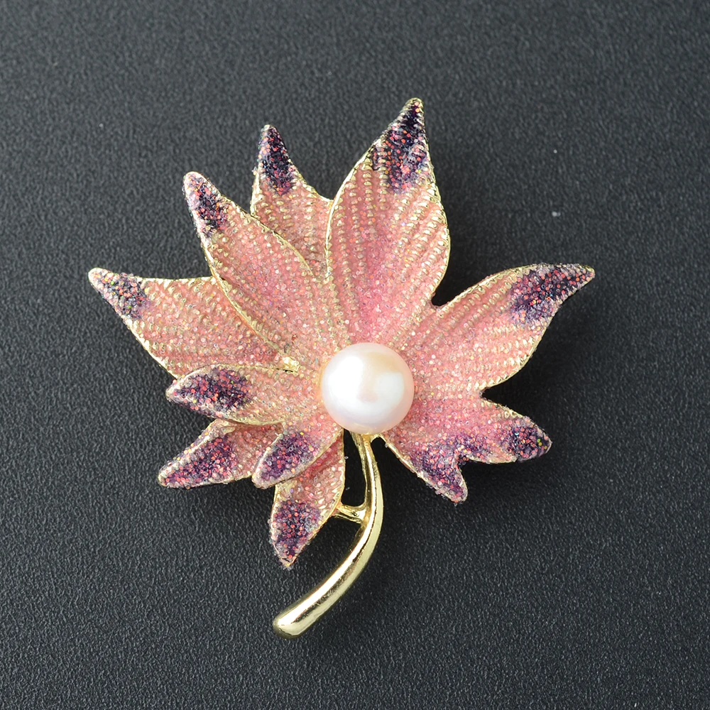 

Colorful Maple Leaf Shaped Brooch Pins Clothes for Women Wedding pearl Leaves Pins and Broches Metal Badges Brooch Jewelry gift