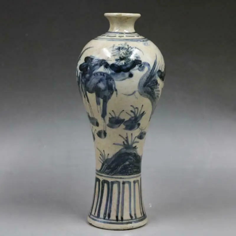 

Chinese Old Porcelain Hand-painted Blue And White Porcelain Pulm Vase Flower Bottle Home Decoration