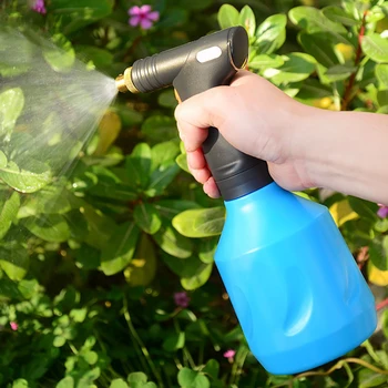 

650ML Light Bulb Shape Sprayer Portable Garden Spray Bottle Kettle Plant Flowers Watering Can Pressurized Sprayer Gardening Tool
