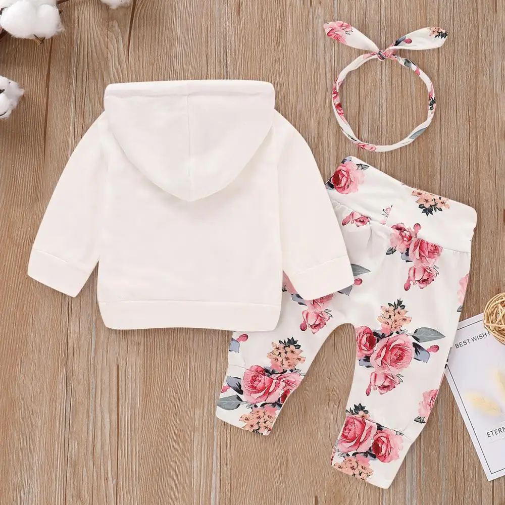 Conjunto 3 peças com estampa floral com capuz para bebê