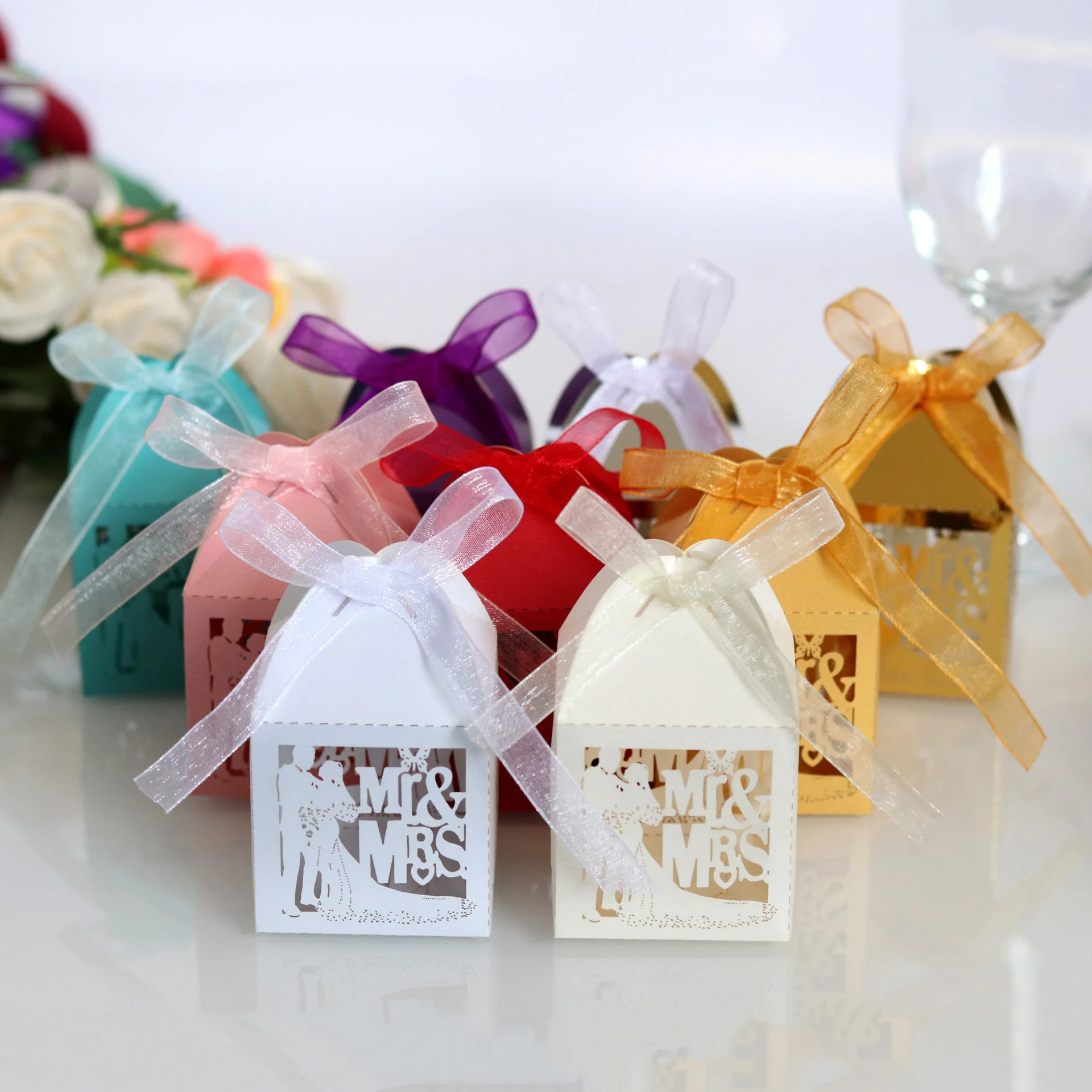 50pcs Laser Cut MR MRS Carriage Favor Gifts Candy Boxes with Ribbon Baby Shower Wedding Favors and Gifts Wedding Party Supplies