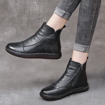 

Autumn and winter leather ankle boots women 2020 new retro style embroidered soft bottom comfortable warm flat women's boots