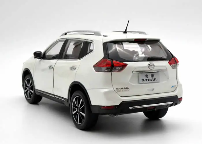 1:18 литая под давлением модель для Nissan X-trail Rogue белый внедорожник игрушечный автомобиль миниатюрная Коллекция подарков Горячая Xtrail X Trail