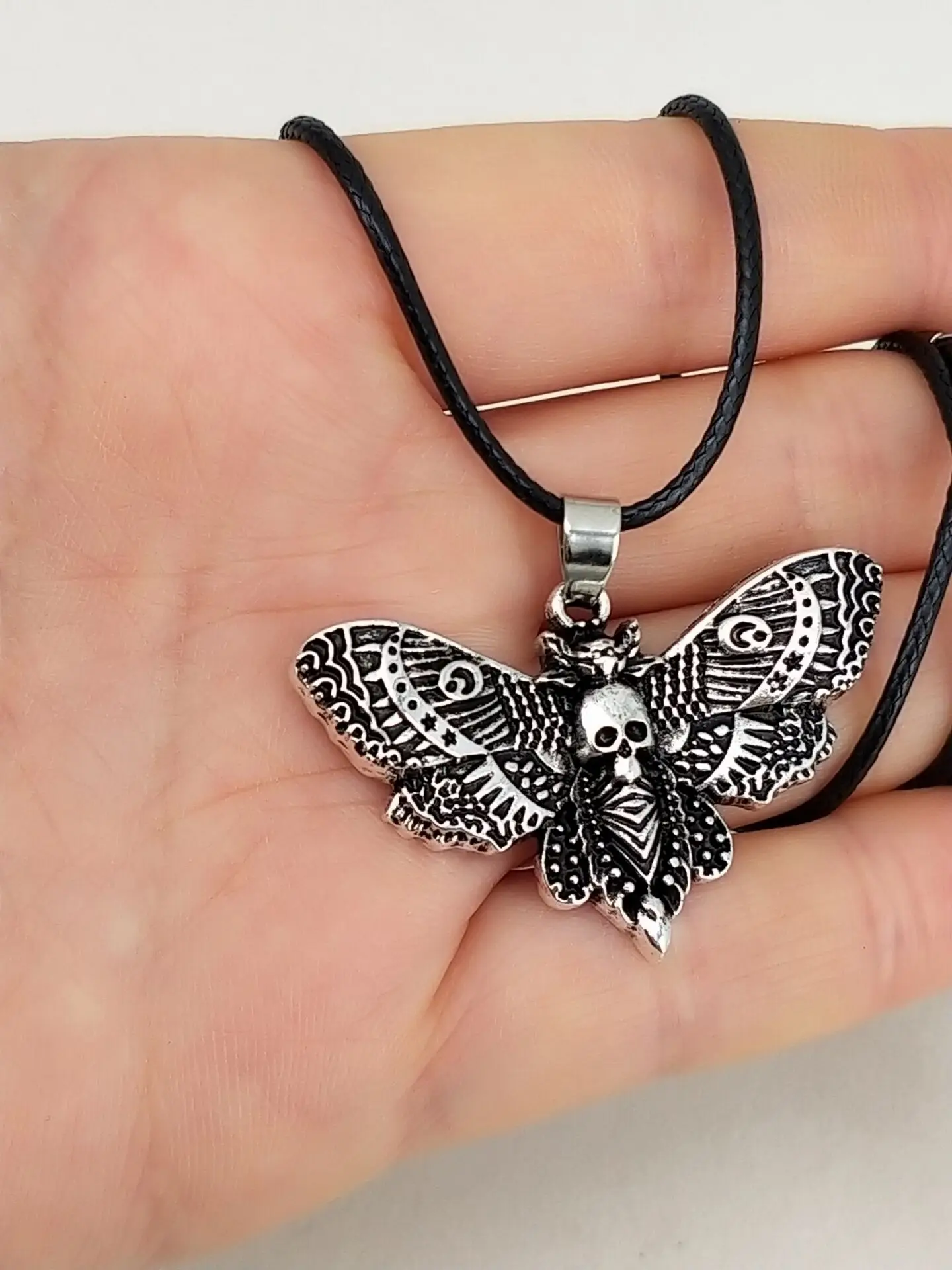 1pcs Dead Head Skull Moth keychain rebirth meaning key chains gift for women