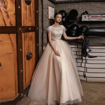 

Scoop Neck Lace Top Feather Adorned A-Line Wedding Dresses Lace Appliques Ribbon Ladies Bridal Gowns Robe De Mariee Spring