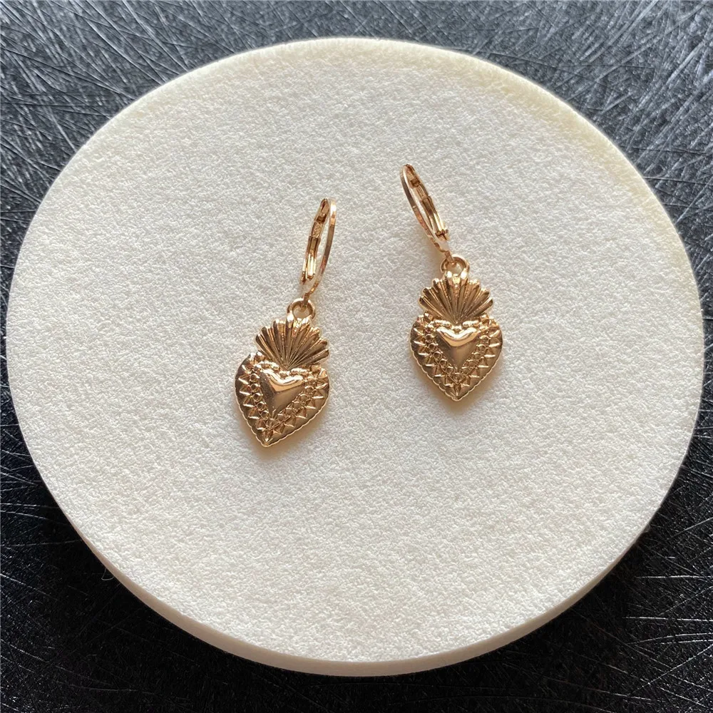 Gorgeous Gold Color Plating Textured Sacrificed Heart Charm Hoop Earrings For Women Lovely Girly Elegant Romantic Accessory hoop earrings,golden earrings