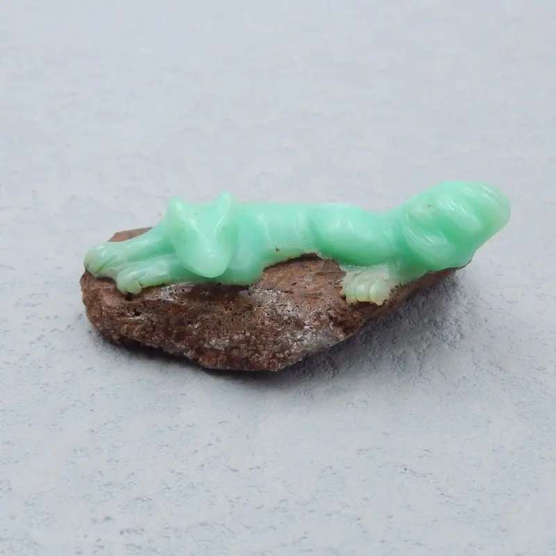 Semiprecious Stones Carved Animal Chrysoprase Cabochon 44x25x17mm,15.7g Natural Stone Wolf Handcarving Chrysoprase Handicraft