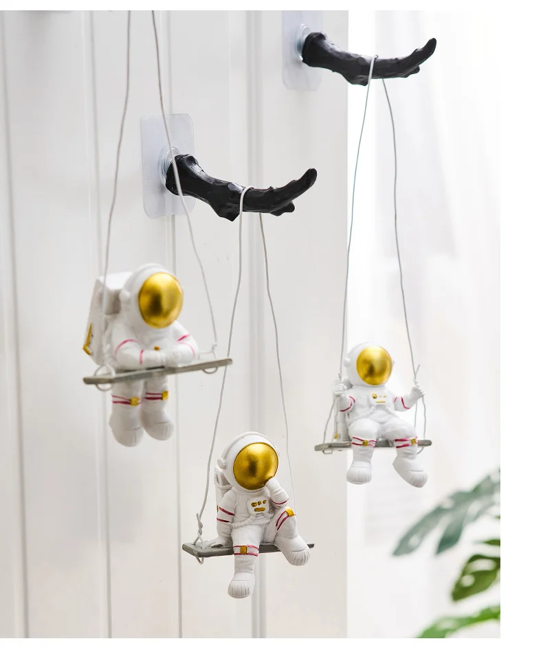 Astronaut themed wall decoration9