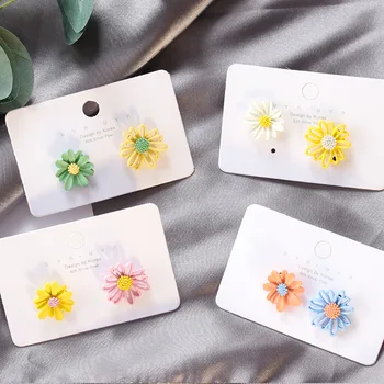 

New Style S925 Silver Needle Female South Korea Elegant Non-symmetrical Little Daisy Ear Stud Fresh Contrast Color Flowers Versa