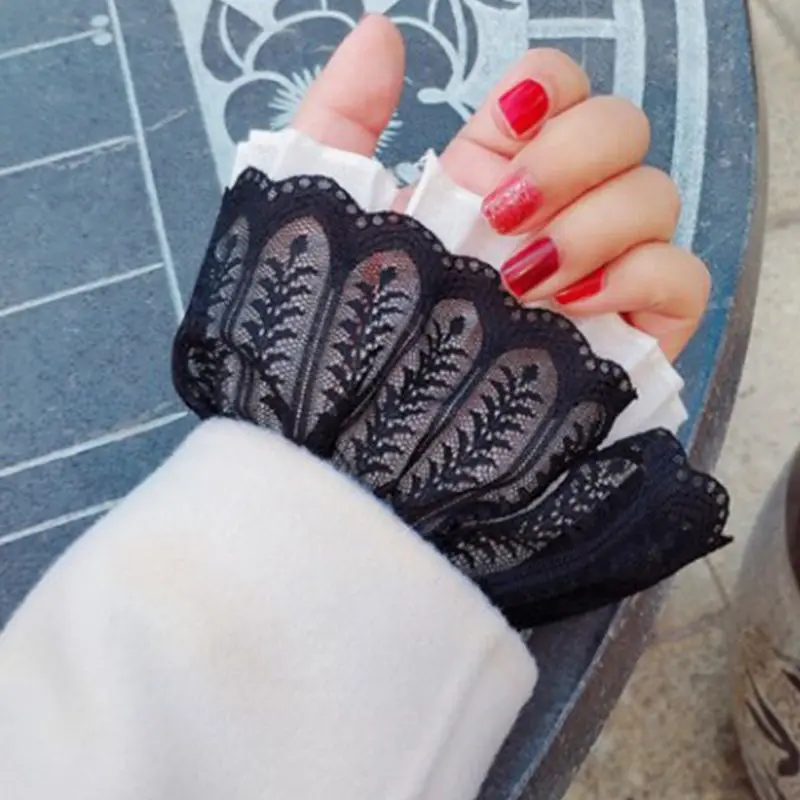 Literary Fresh Women Floral Lace Horn Cuff Imitation Pearl Button Fake Sleeve
