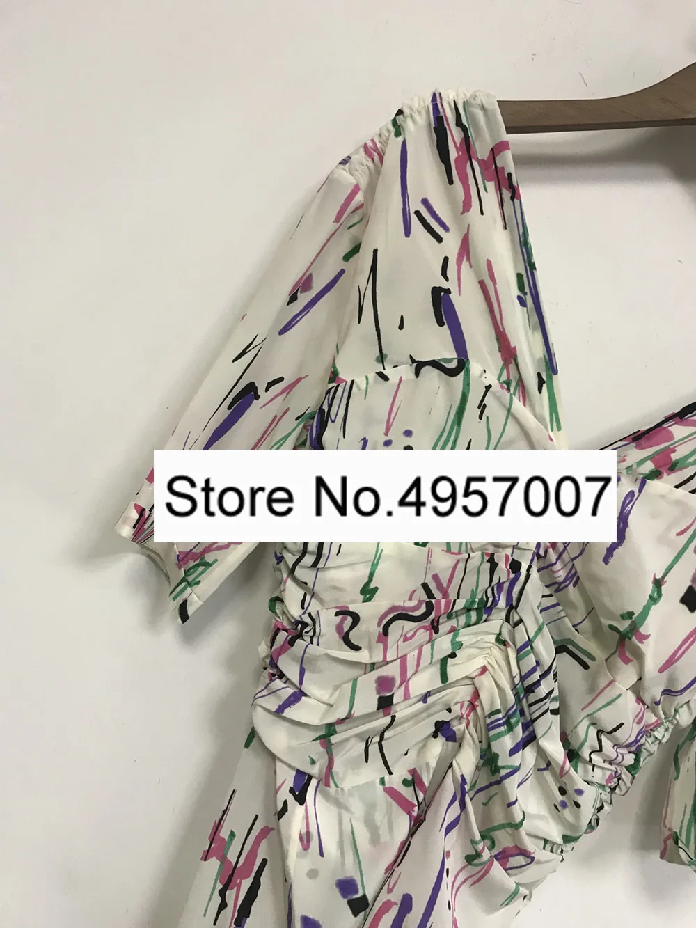 Новинка, весенне-летнее Стильное женское короткое платье с v-образным вырезом и v-образным вырезом на спине, плиссированное короткое платье с коротким рукавом и принтом