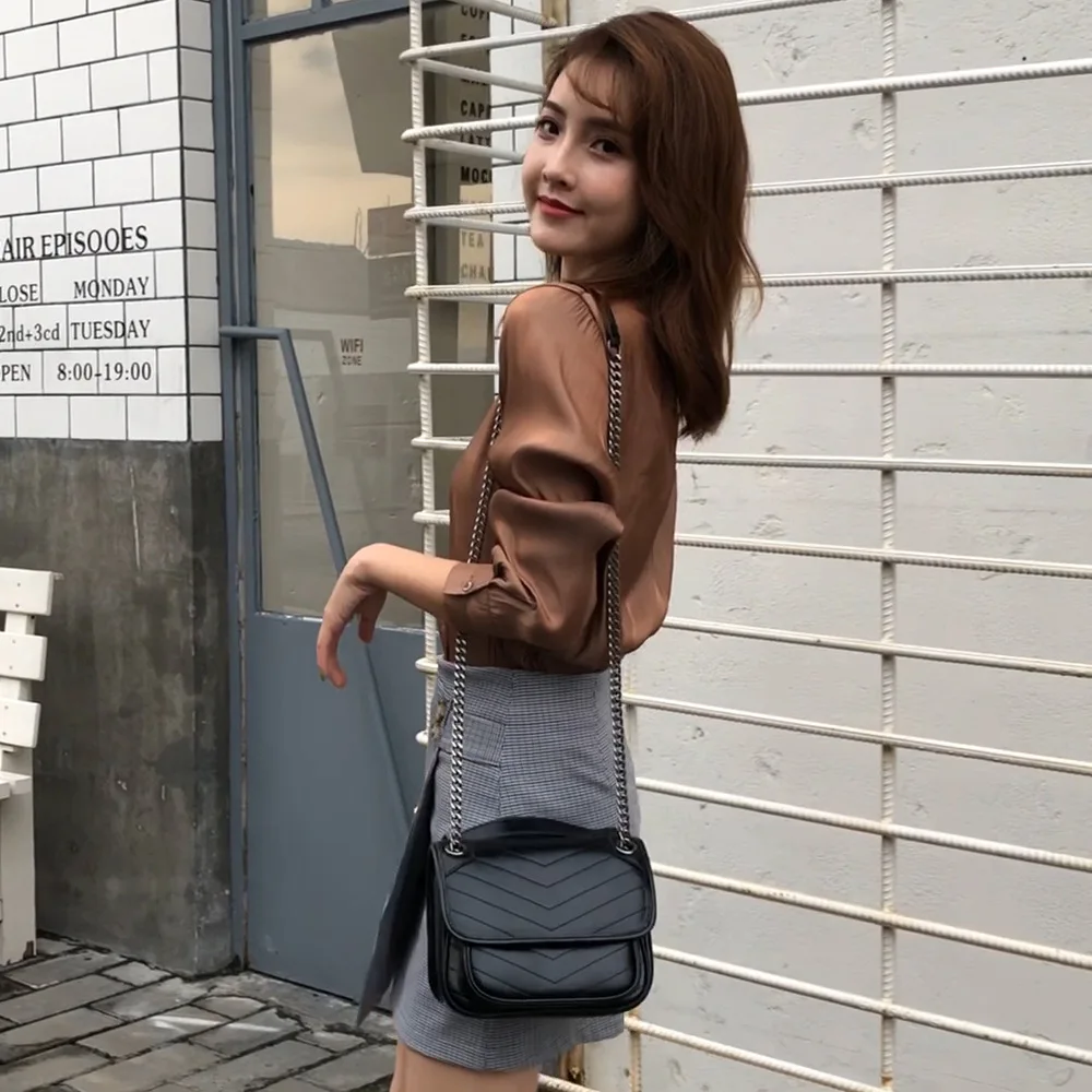 

2019 Classic Style Rhombus Chain Over-the-shoulder Bag Genuine Leather Portable Shoulder Bag Magnetic Snap Versatile Fashion Tex
