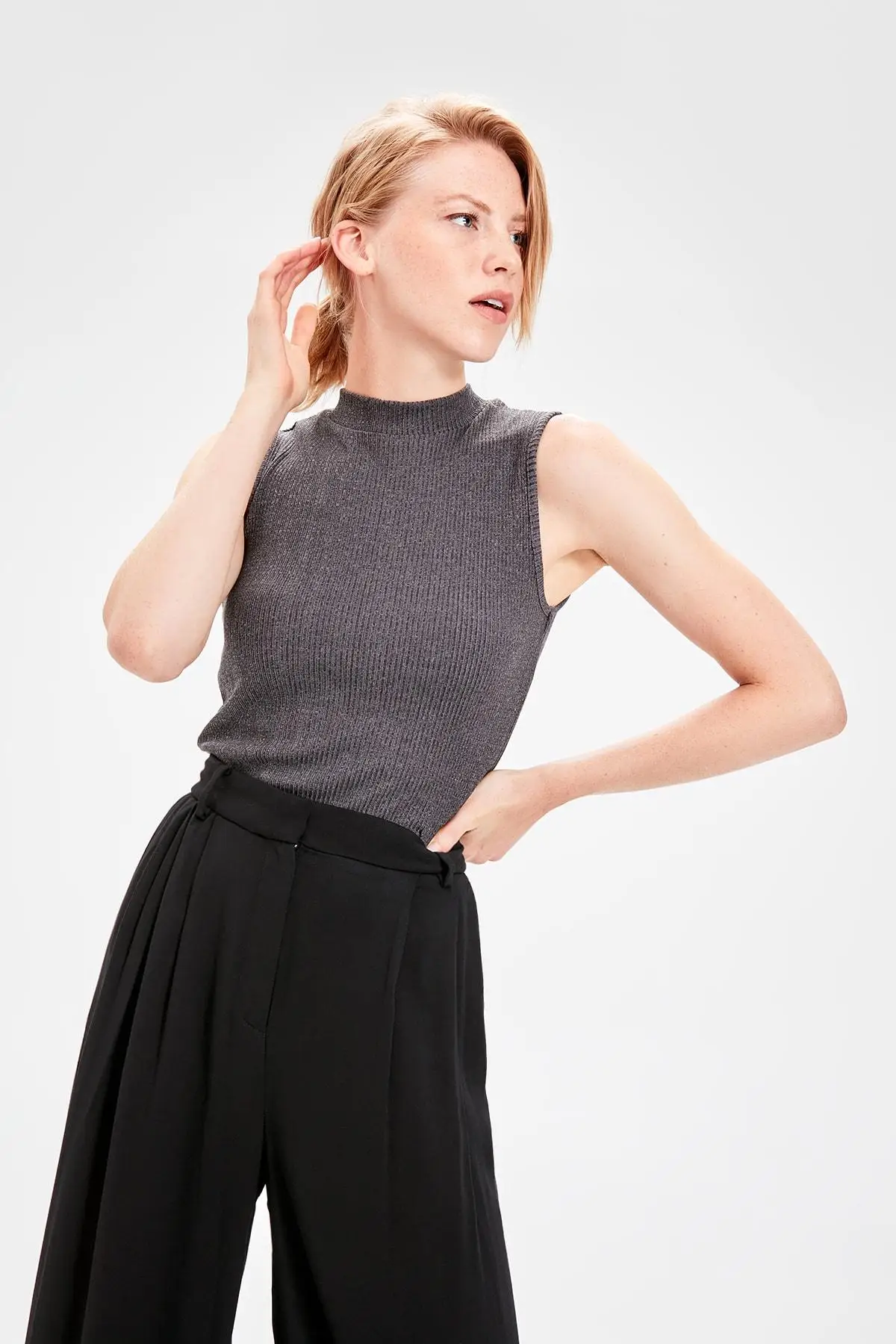 

Trendyol Anthracite Sheer Neckline Ribbed Knitted Blouse TWOAW20BZ0644
