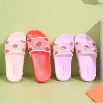

2020 summer Children girls PVC Slippers Non-slip beach Strawberry shoes 27 29 31 35 D10 XQ01