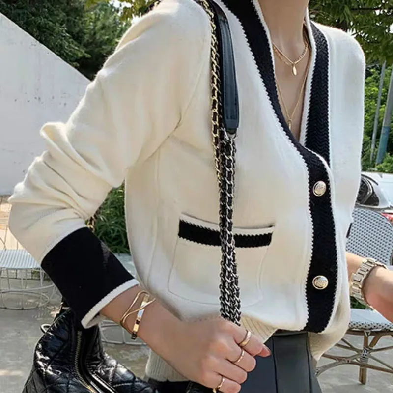 

Woman Cardigan Sweater Black White Striped Patchwork V-Neck Knit Single Breasted Pocket Elegant Work Office Fall Winter Clothes
