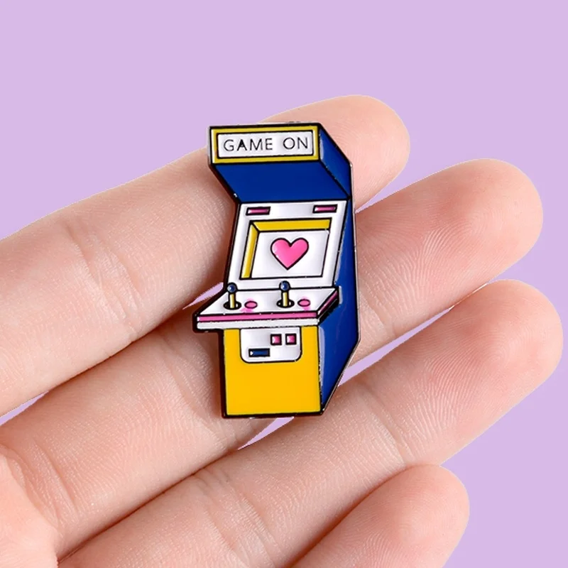 Игра на! Ретро аркадная игра консоли эмали штырь видео игры мультфильм значок броши, подарок, джинсы, верхняя рубашка с кнопки Pin-код для друзей