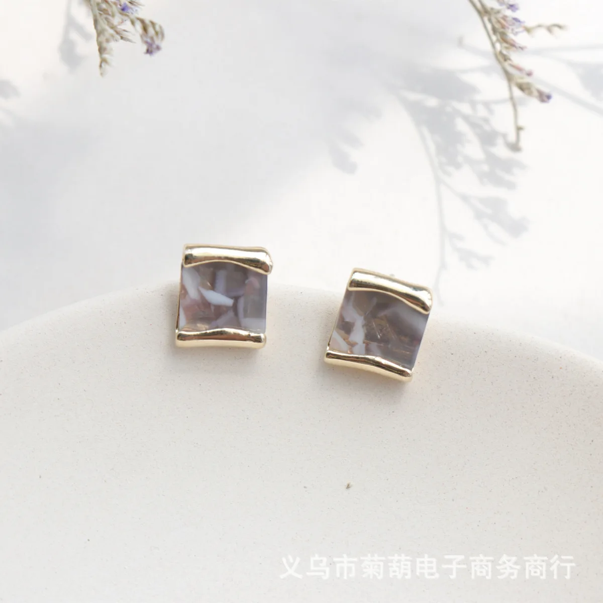 

CH2061 Korean Fashion Shell Geometric Ear Nails