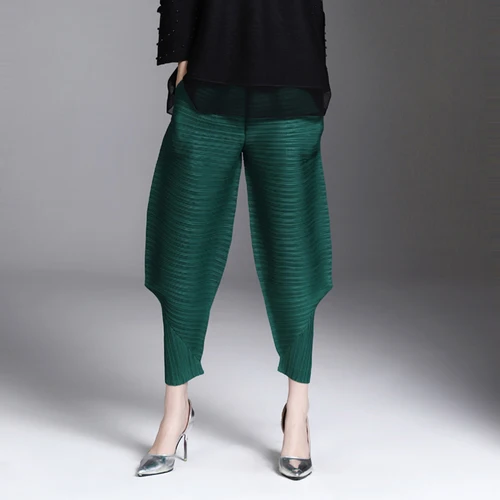 Летние повседневные штаны-шаровары, однотонные свободные, с высокой эластичной талией, длиной до щиколотки, новые модные плиссированные женские брюки Miyake, большие размеры - Цвет: Green