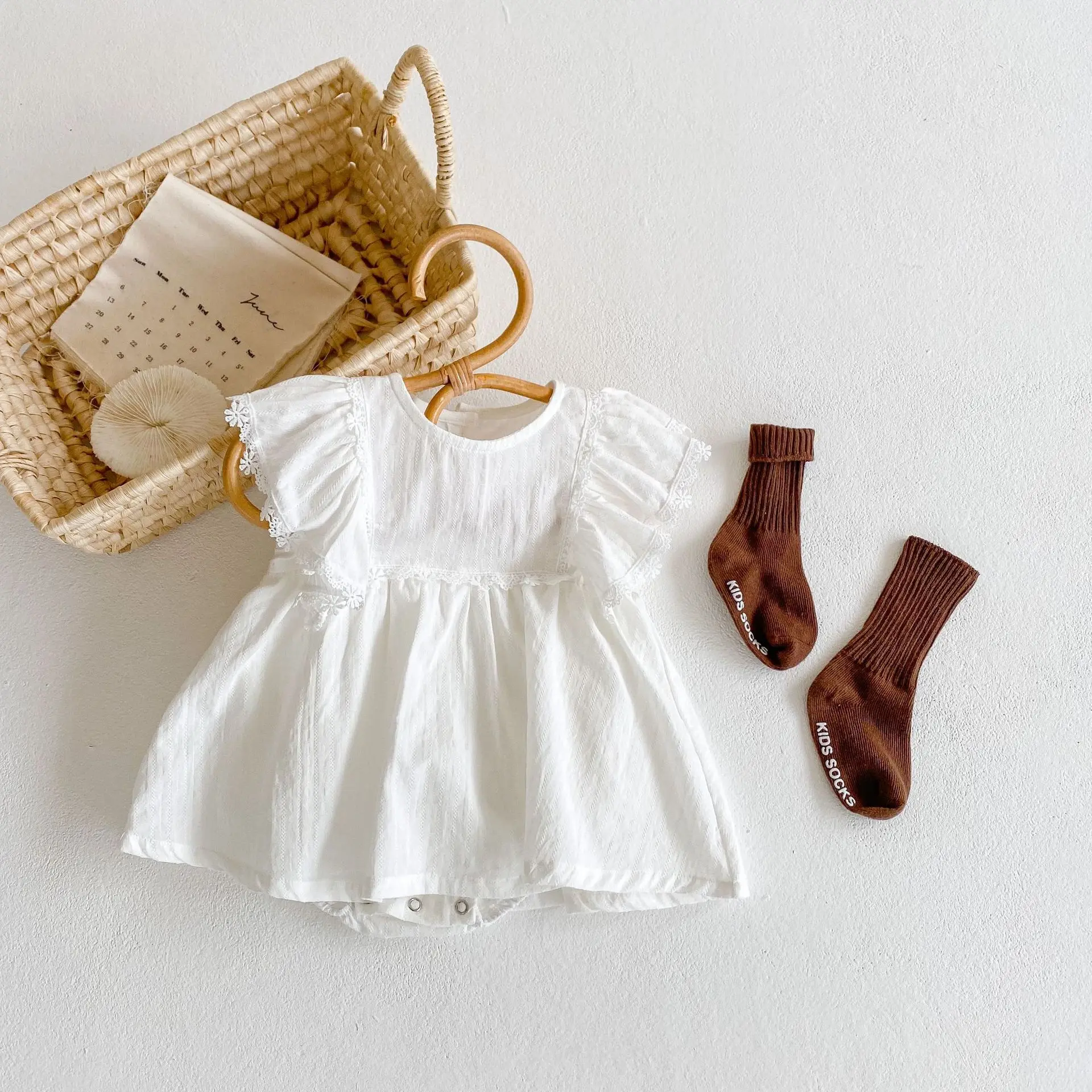 

White New Baby Girl Cotton Lace Short Sleeve Bodysuit Kids Girls Solid Breathable Princess Baptism Bodysuits Birthday Cloth 0 12