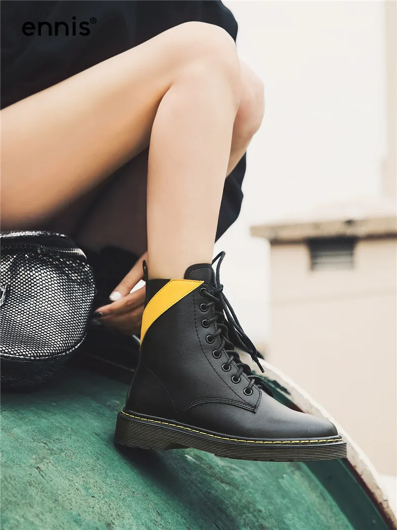ENNIS/брендовые Черные Ботинки martin; женские ботильоны из натуральной кожи; Винтажные ботинки на шнуровке на платформе; обувь желтого цвета на плоской подошве; сезон осень; A9199